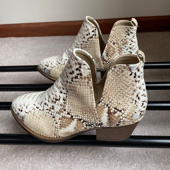 CL By Laundry Women Snake Print Cecily  Boots  - NEW NWOB - Picture 3 of 9